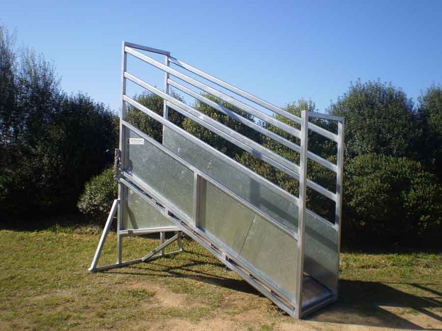 adjustable cattle loading ramp